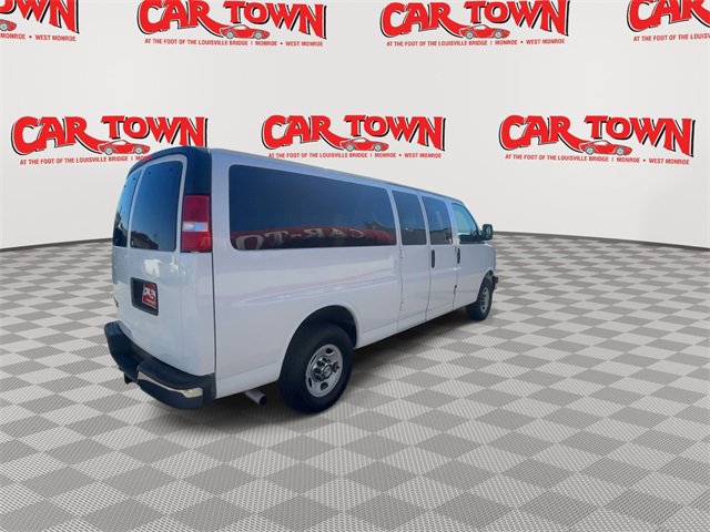 Used 2009 Chevrolet Express 3500 Extended Passenger image 8