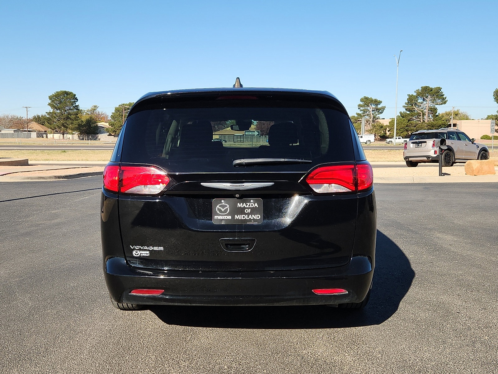 Used 2024 Chrysler Voyager LX image 6