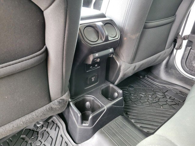 Used 2020 Jeep Wrangler Unlimited Sahara image 30