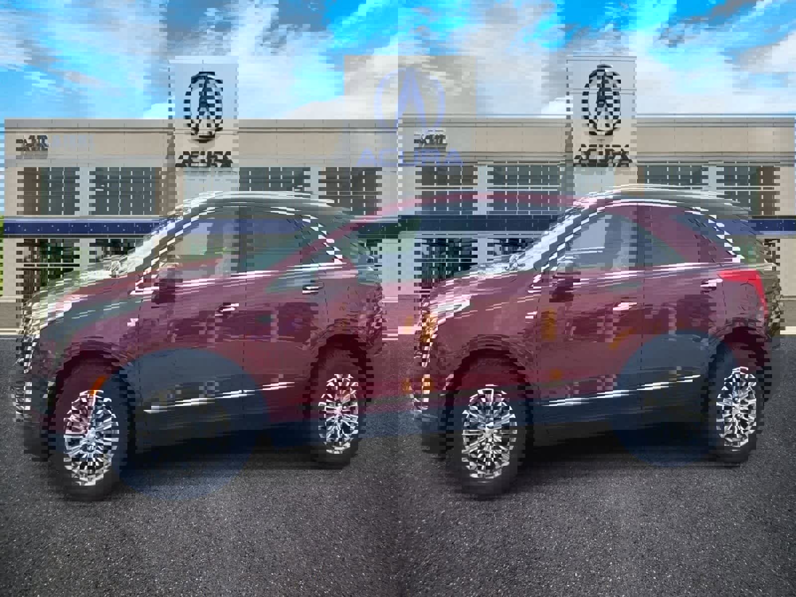 Used 2017 Cadillac XT5 Luxury w/ Driver Awareness Package AWD/4WD image 2