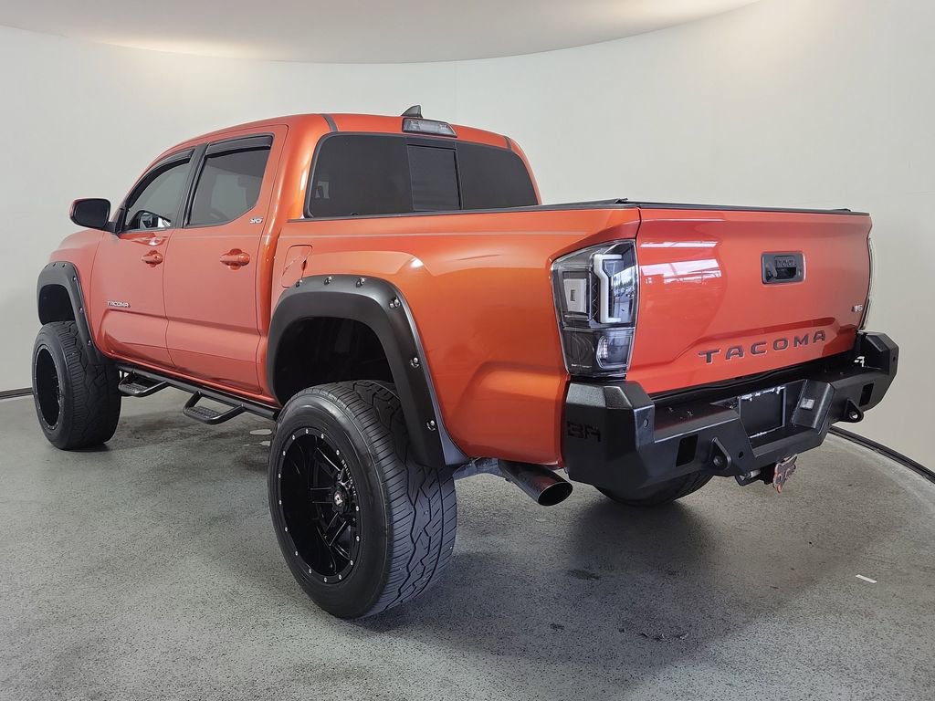 Used 2018 Toyota Tacoma SR5 RWD image 6