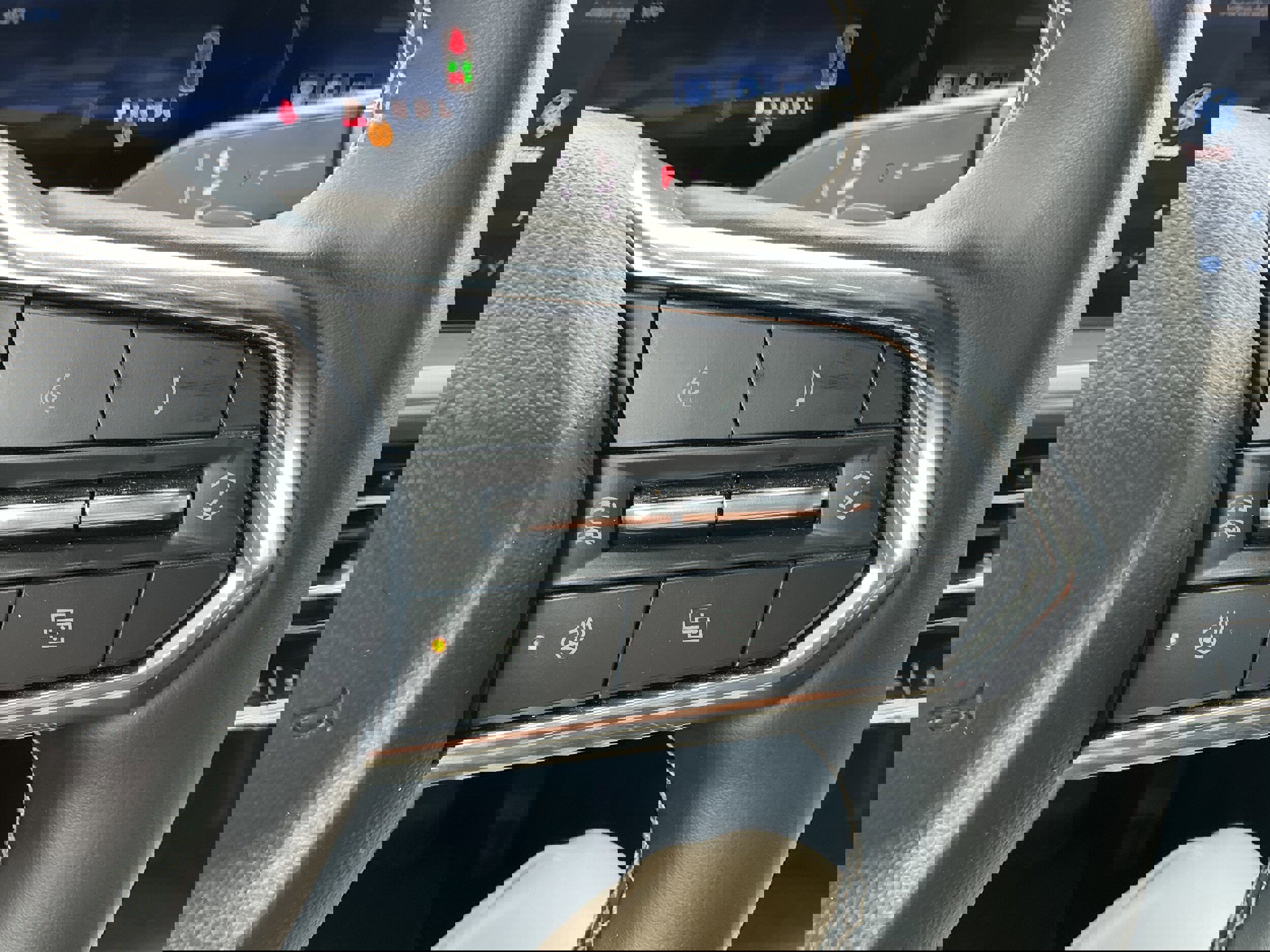 Certified 2025 Chevrolet Traverse LT AWD/4WD image 9