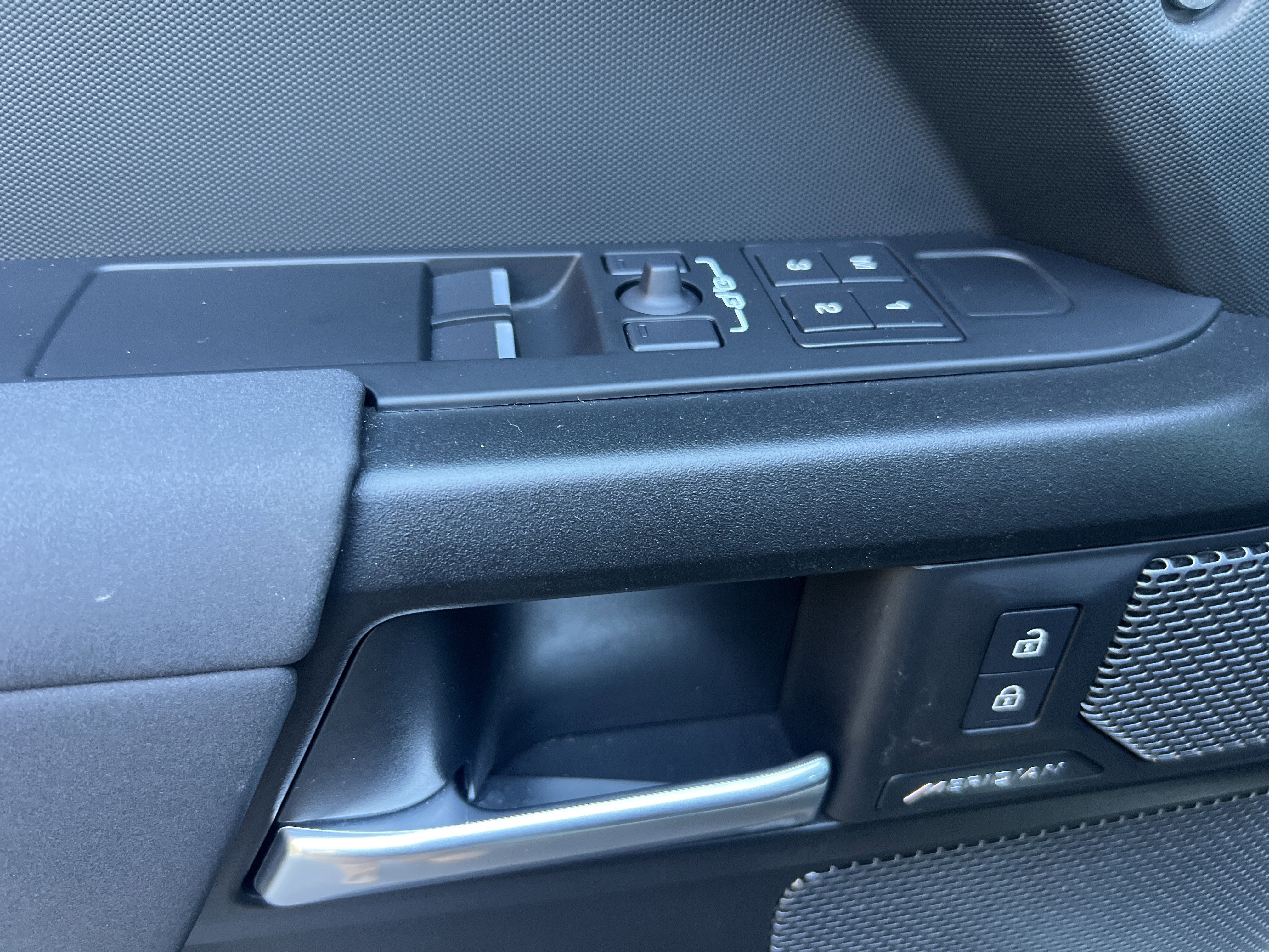 Used 2023 Land Rover Defender 110 75th Limited Edition image 28