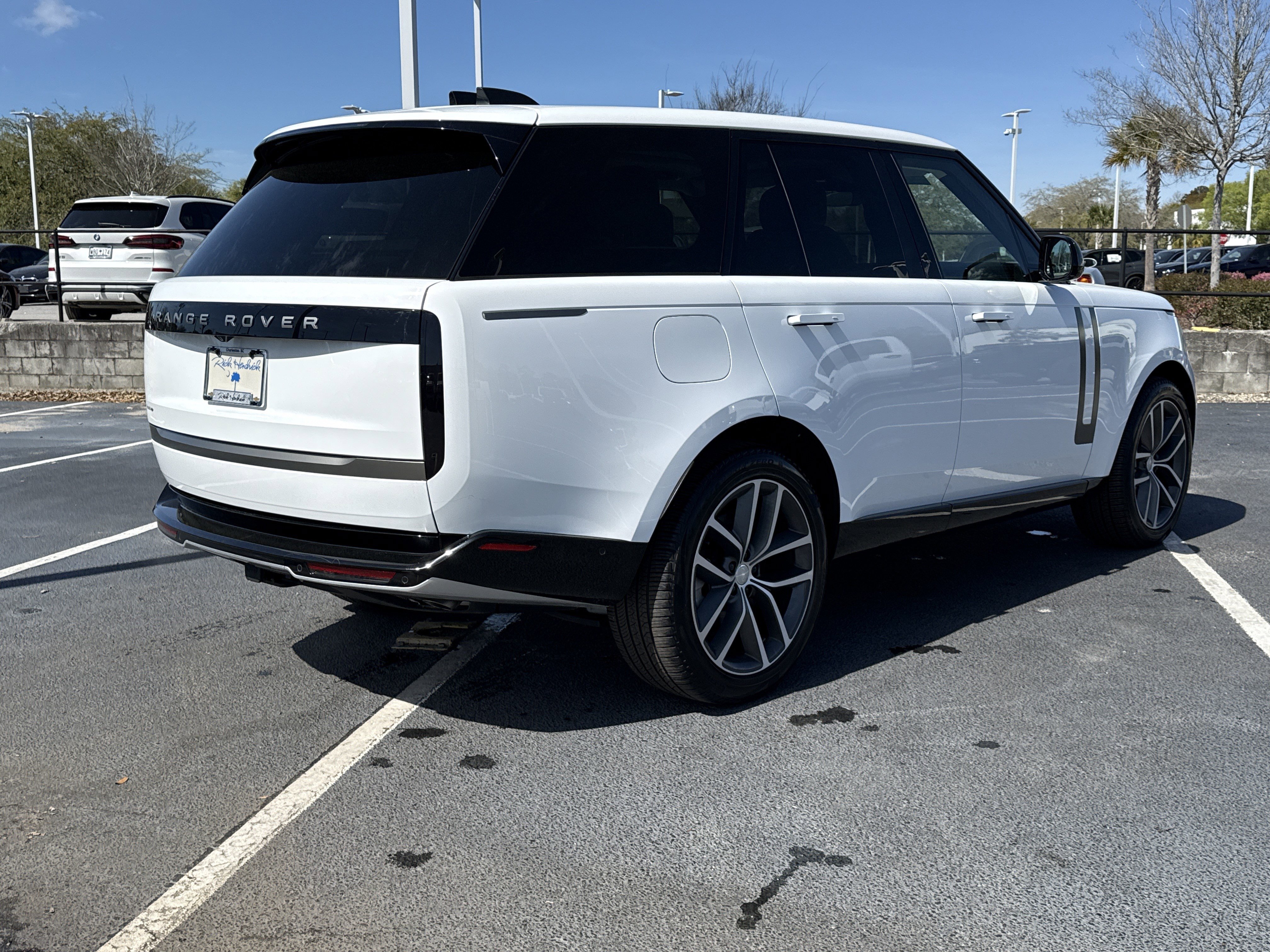 Used 2024 Land Rover Range Rover SE image 14