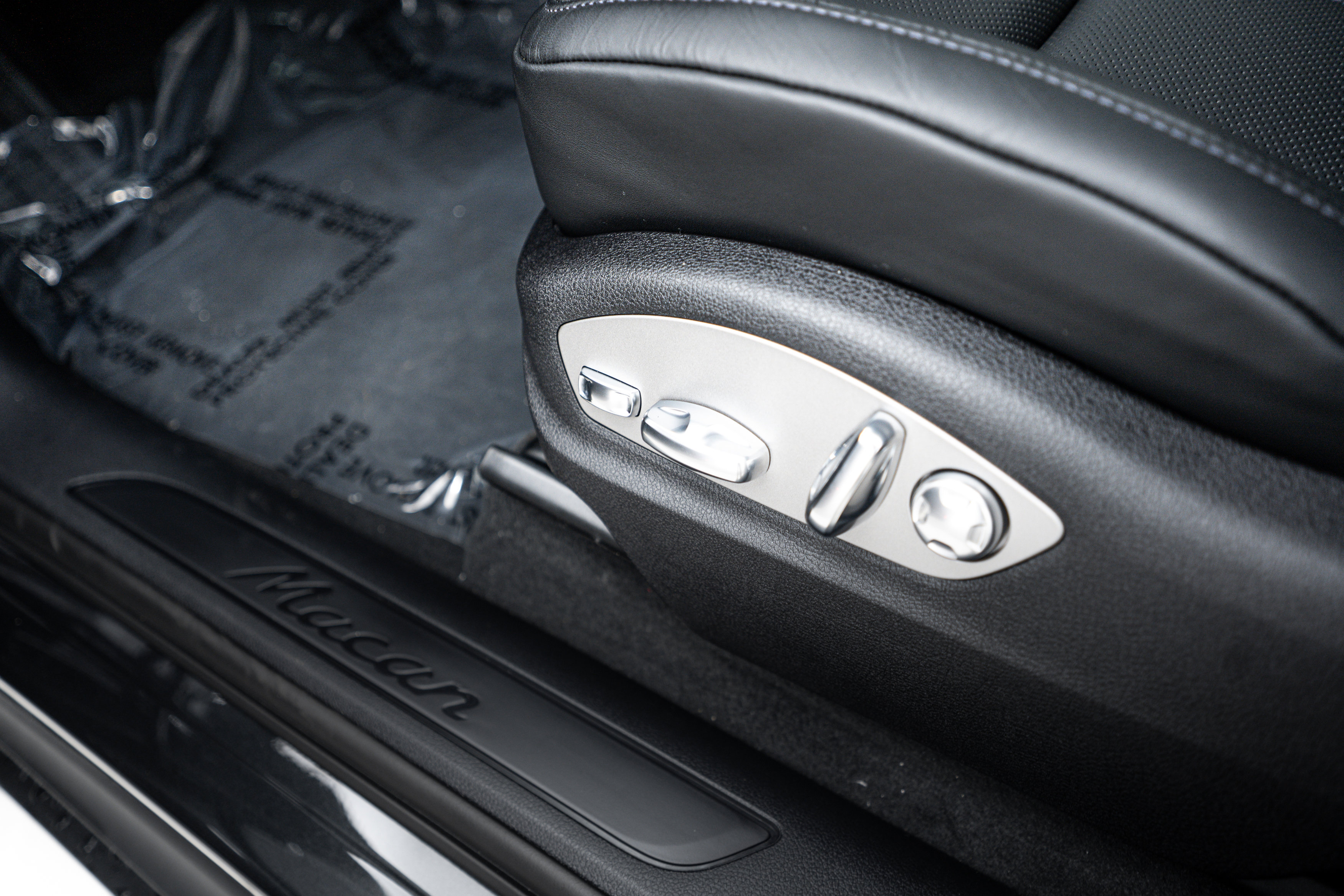 New 2026 Porsche Macan image 19