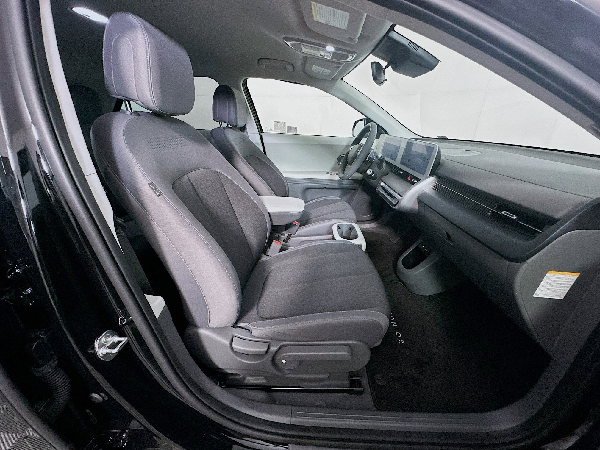 Used 2024 Hyundai Ioniq 5 SE image 31