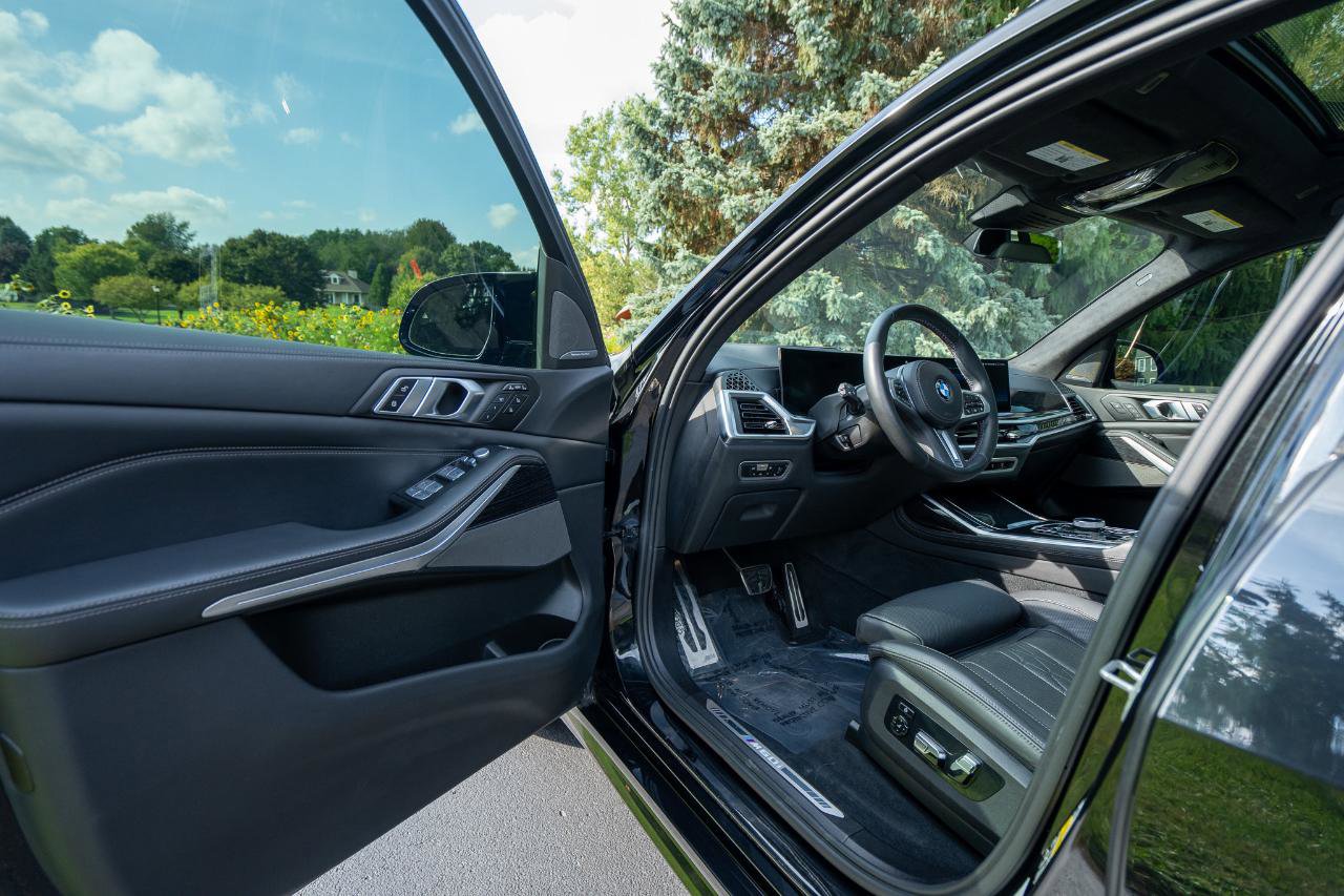 Used 2023 BMW X7 M60i image 11