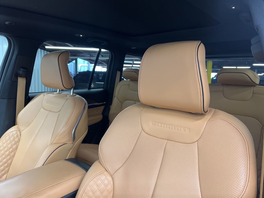 Used 2024 Jeep Grand Cherokee Summit AWD/4WD image 15