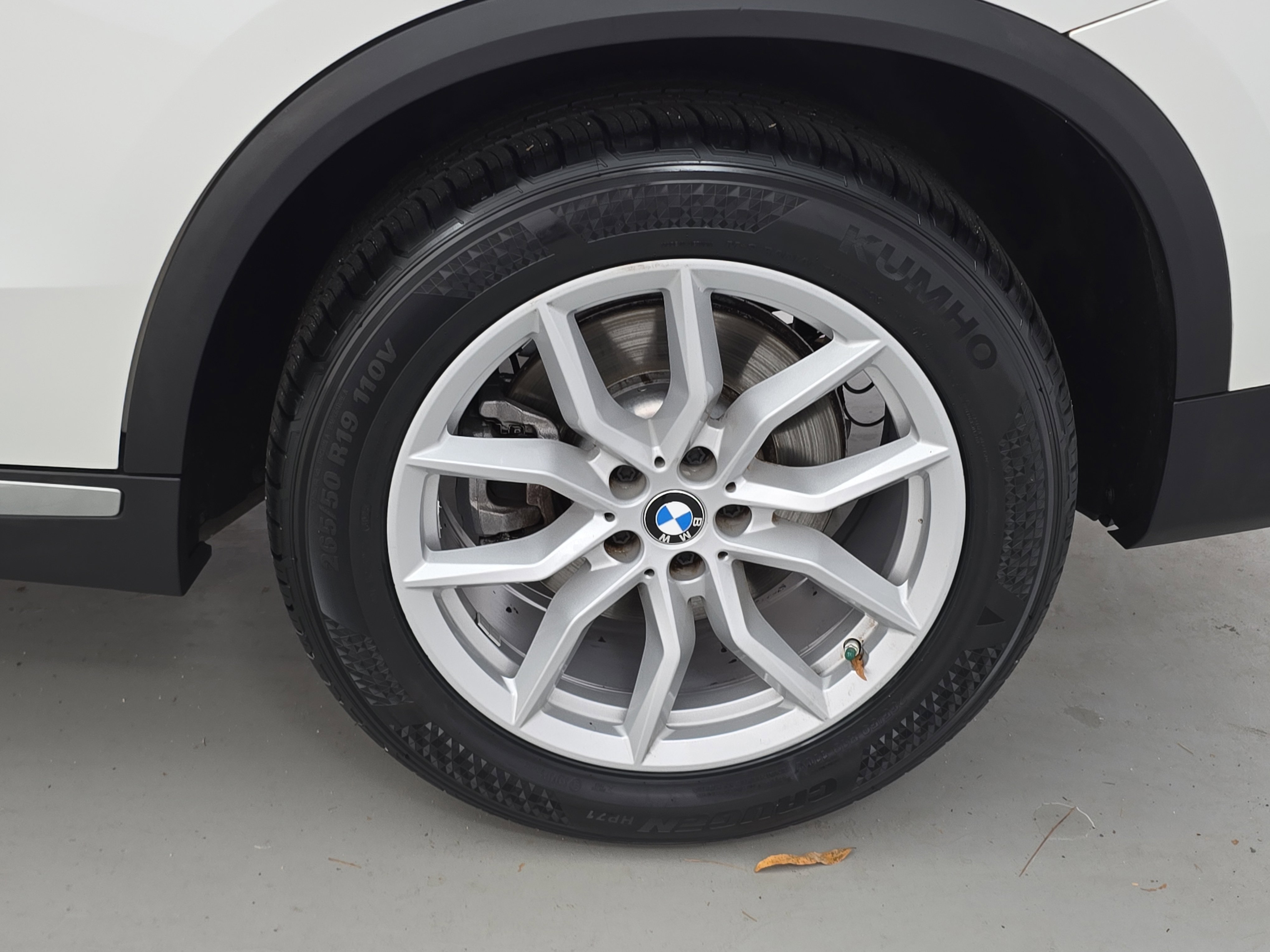 Used 2023 BMW X5 xDrive40i w/ Premium Package image 34