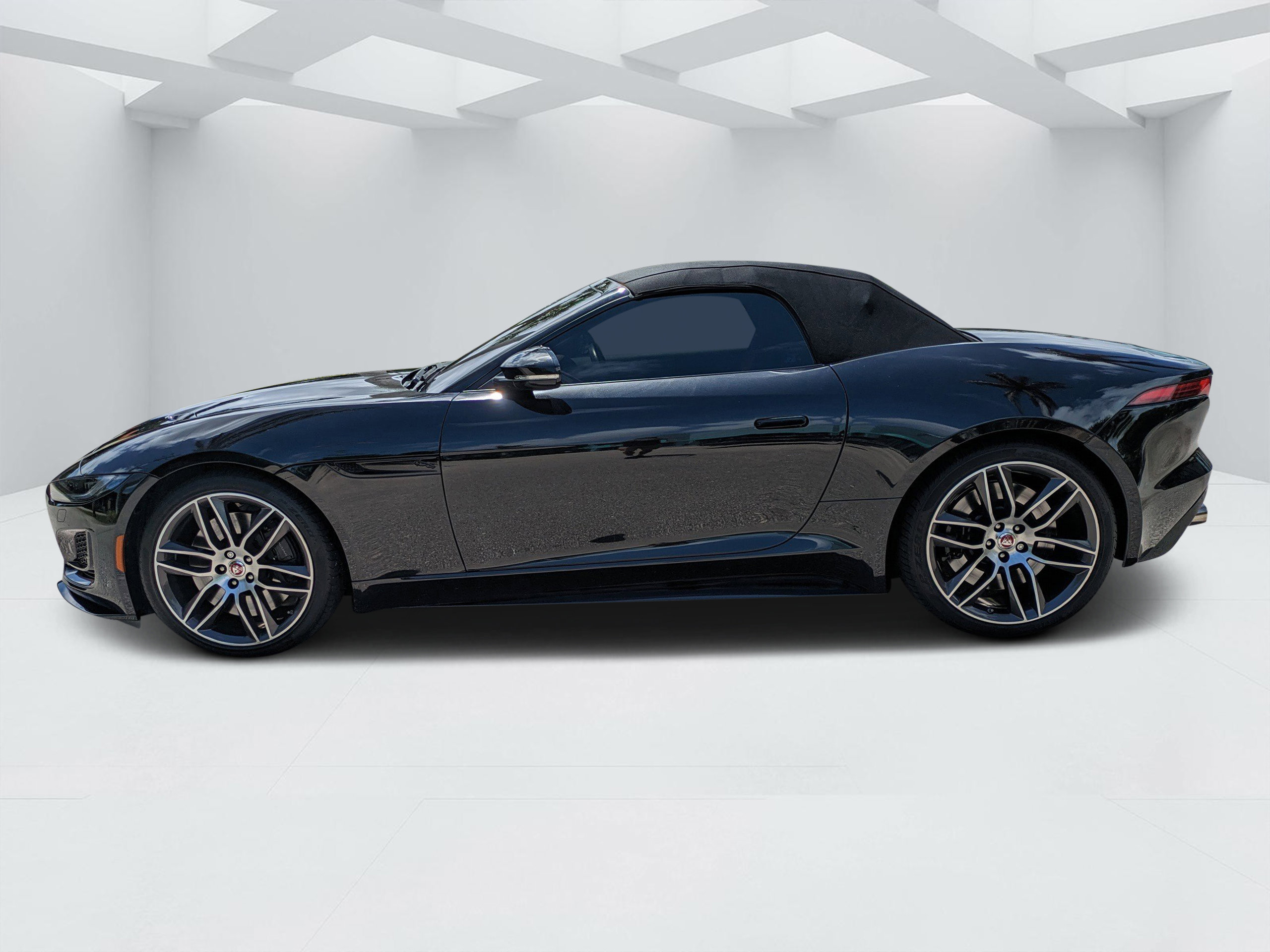 Used 2022 Jaguar F-TYPE R-Dynamic image 6