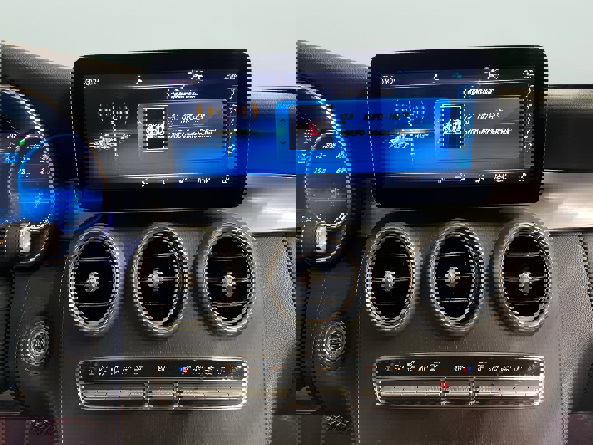 Used 2021 Mercedes-Benz C 300 Sedan image 17