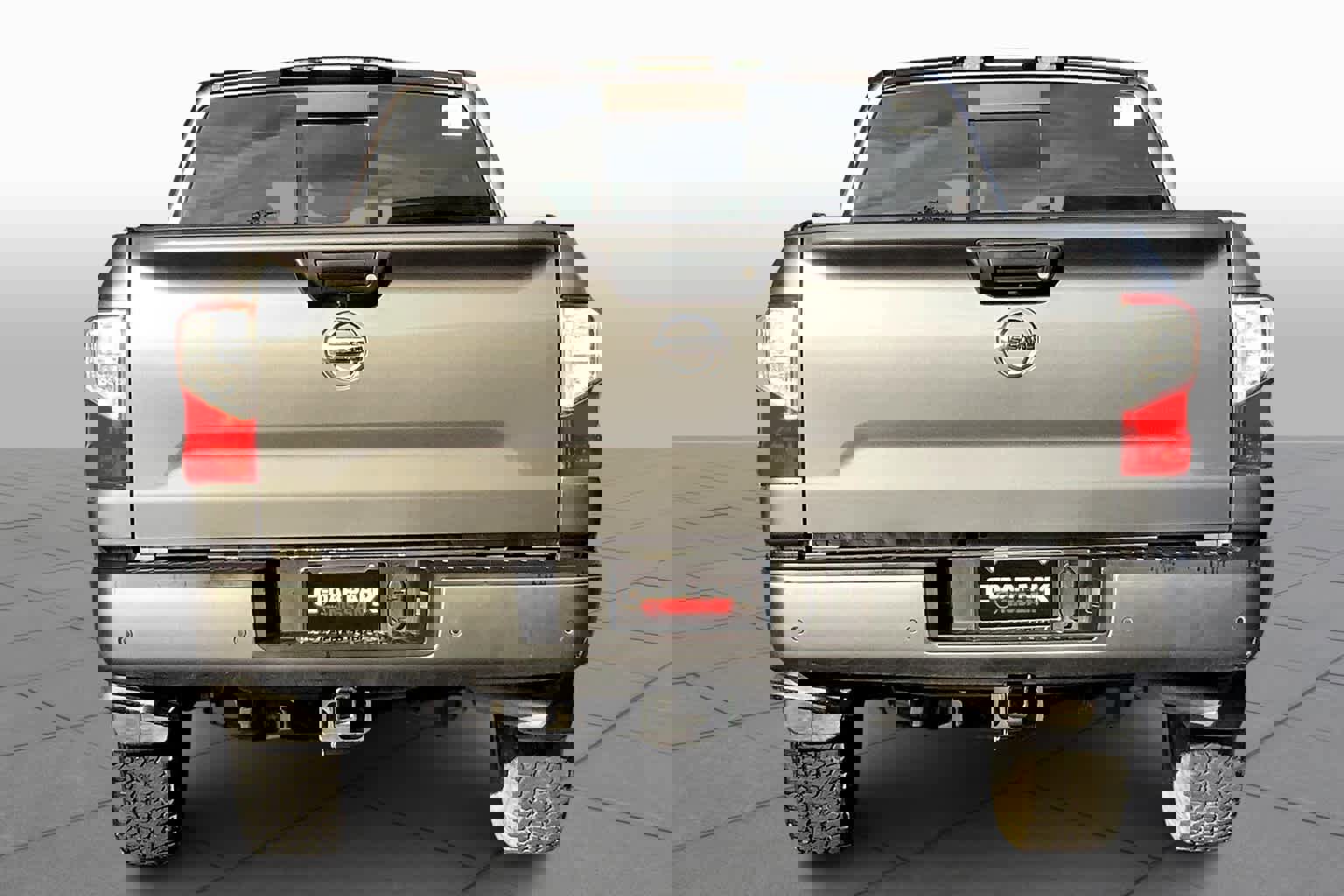 Used 2021 Nissan Titan SV w/ SV Convenience Package image 5