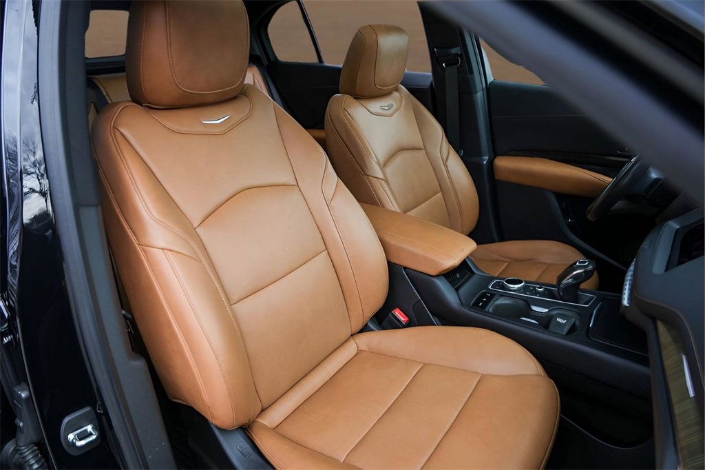 Used 2019 Cadillac XT4 Premium Luxury w/ Enhanced Visibility Package image 32