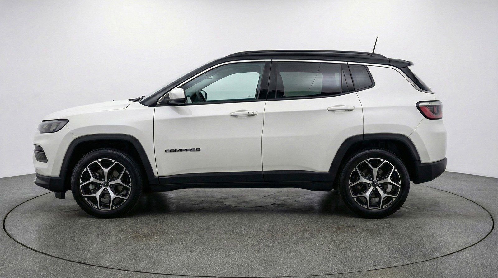 Used 2025 Jeep Compass Limited image 5