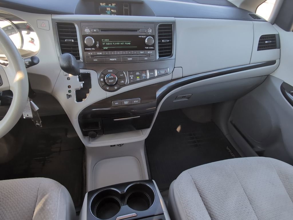 Used 2014 Toyota Sienna LE image 21