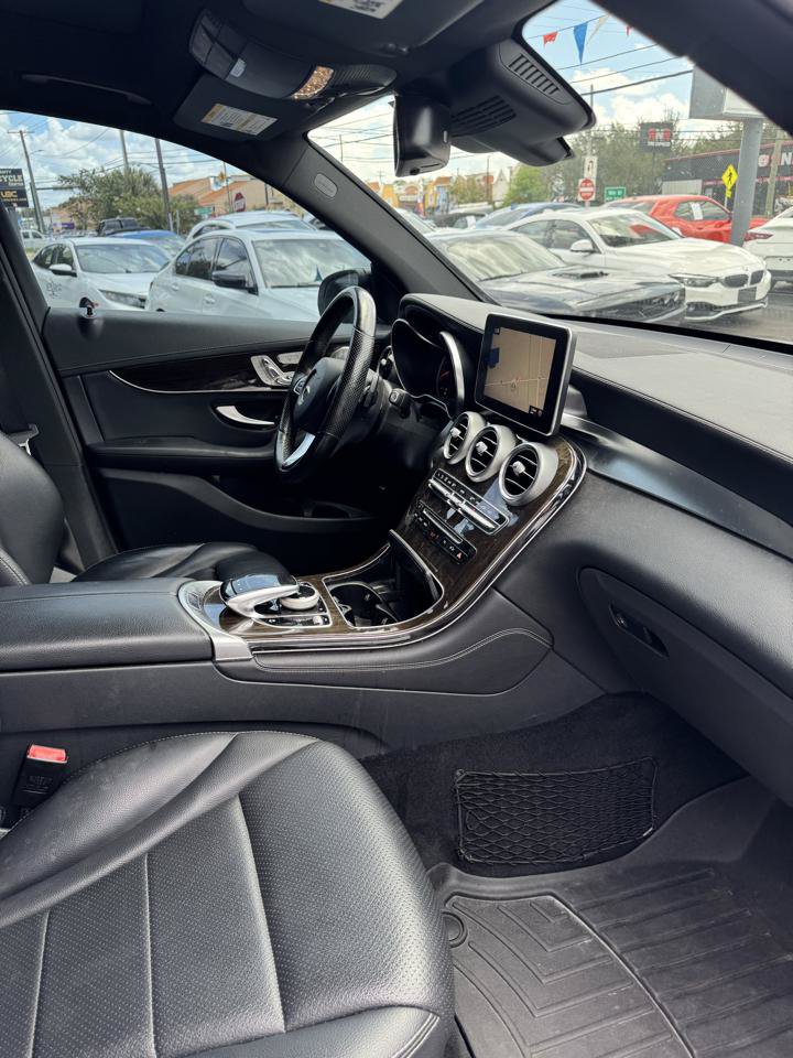 Used 2017 Mercedes-Benz GLC 300 4MATIC image 22
