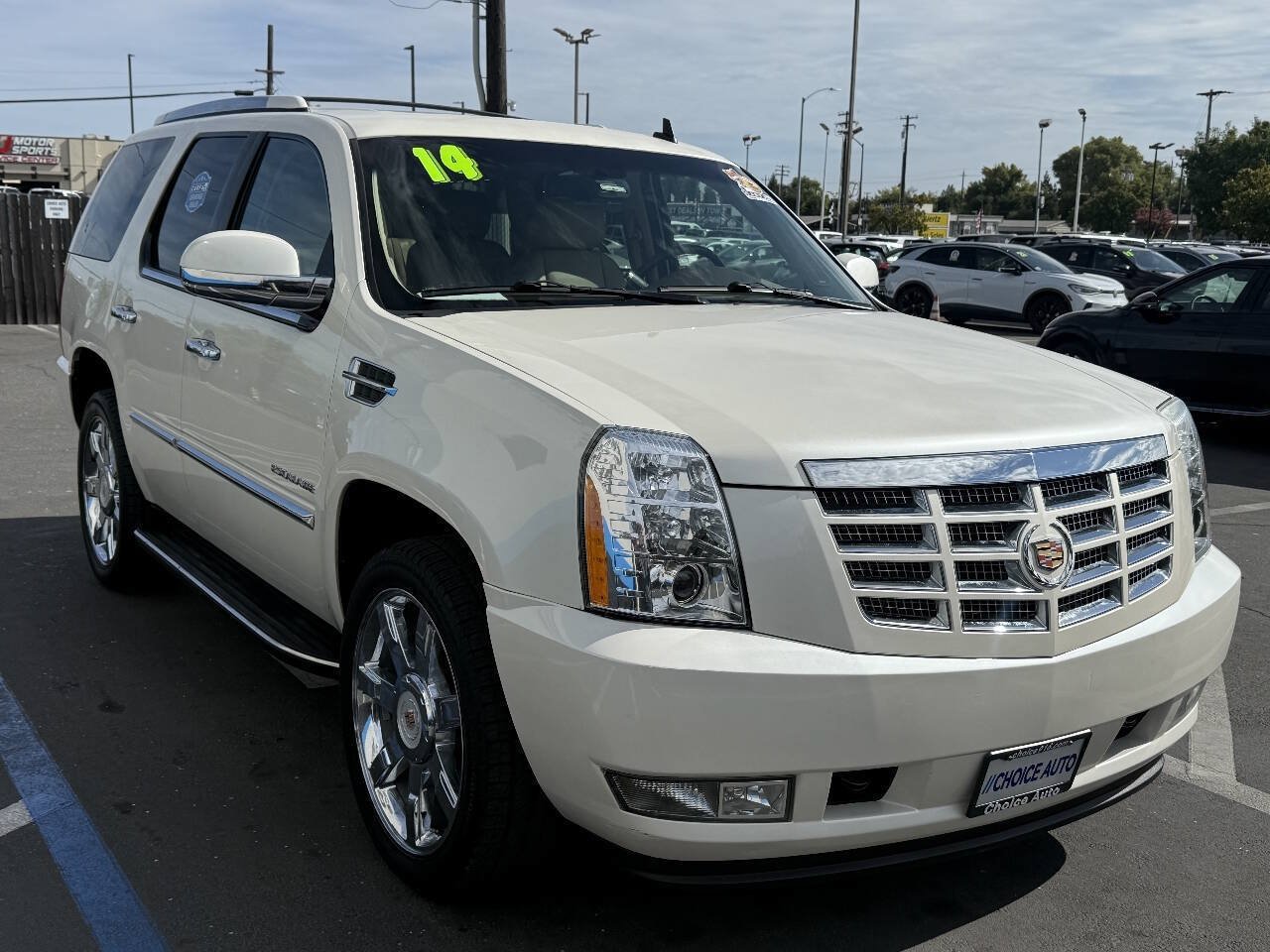 Used 2014 Cadillac Escalade Luxury AWD/4WD image 1