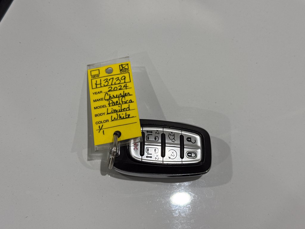 Used 2024 Chrysler Pacifica Limited FWD image 44