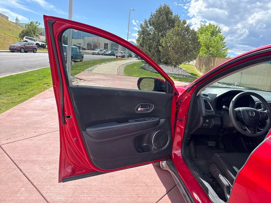 Used 2017 Honda HR-V EX image 9