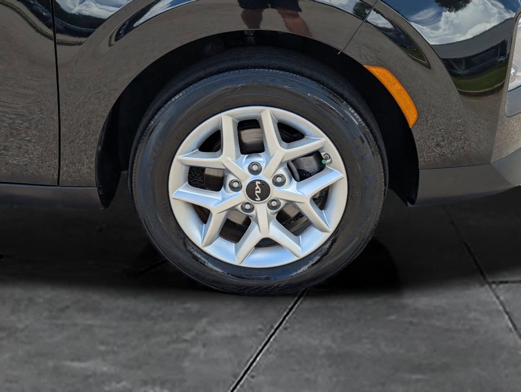 Used 2022 Kia Soul LX w/ Technology Package FWD image 12
