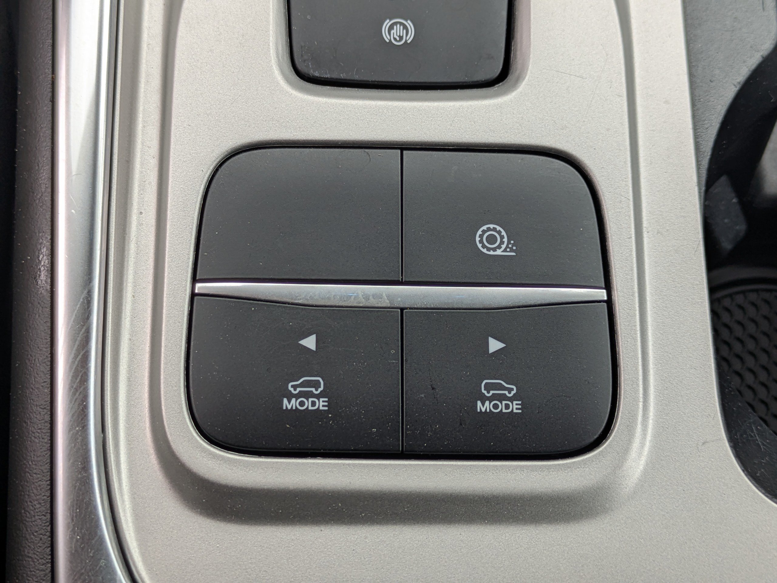 Used 2022 Ford Explorer Limited w/ Limited Technology Package RWD image 32