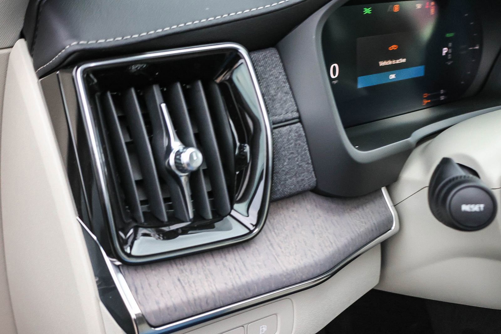 New 2026 Volvo XC90 T8 Ultra w/ Protection Package Premier image 33