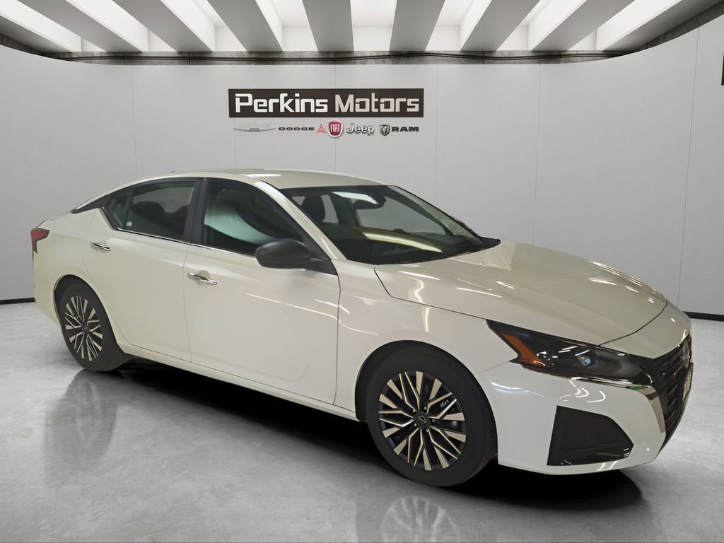 Used 2025 Nissan Altima 2.5 SV image 7