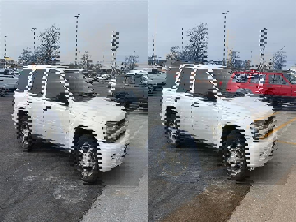 Used 2008 Chevrolet TrailBlazer 4WD w/ Smoker's Package image 2