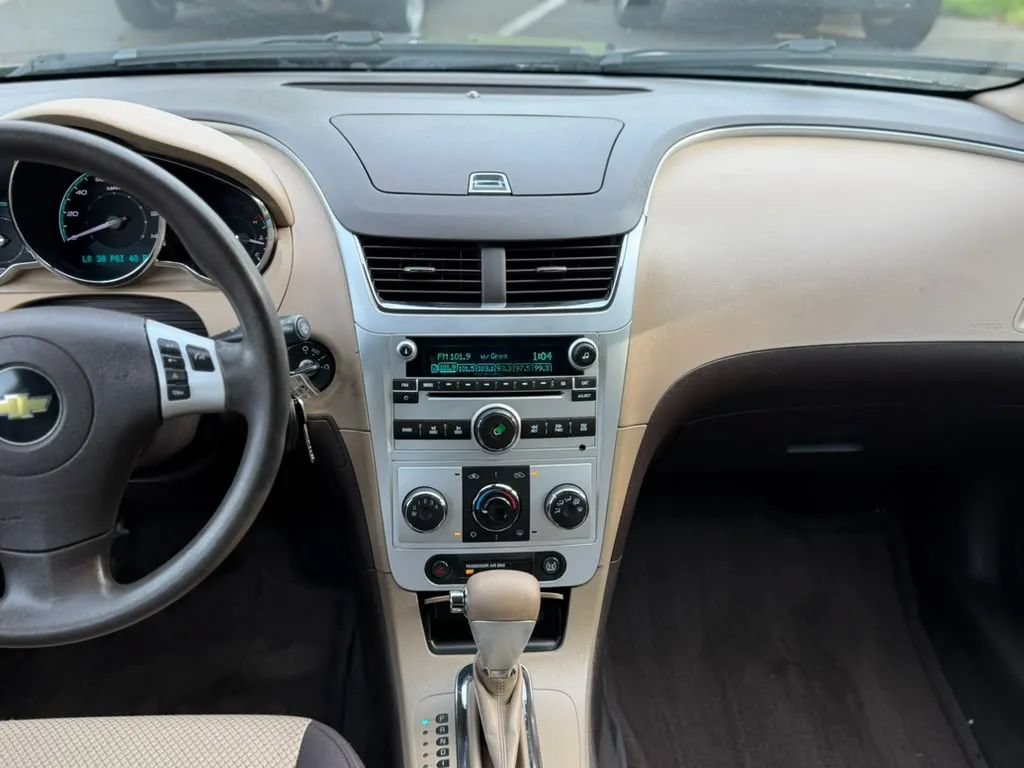 Used 2010 Chevrolet Malibu LS FWD image 11