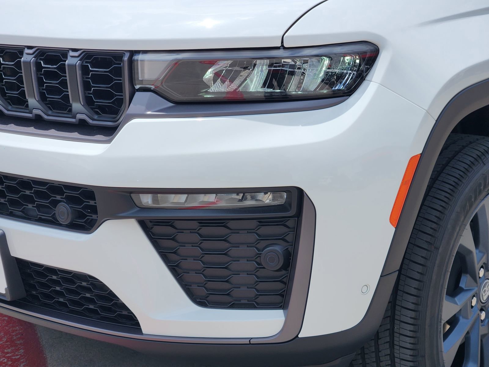 New 2026 Jeep Grand Cherokee Limited AWD/4WD image 9