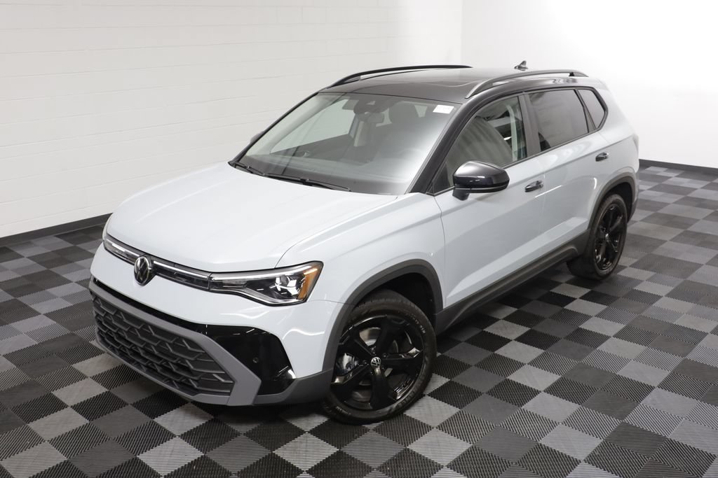 New 2026 Volkswagen Taos SE AWD/4WD image 2