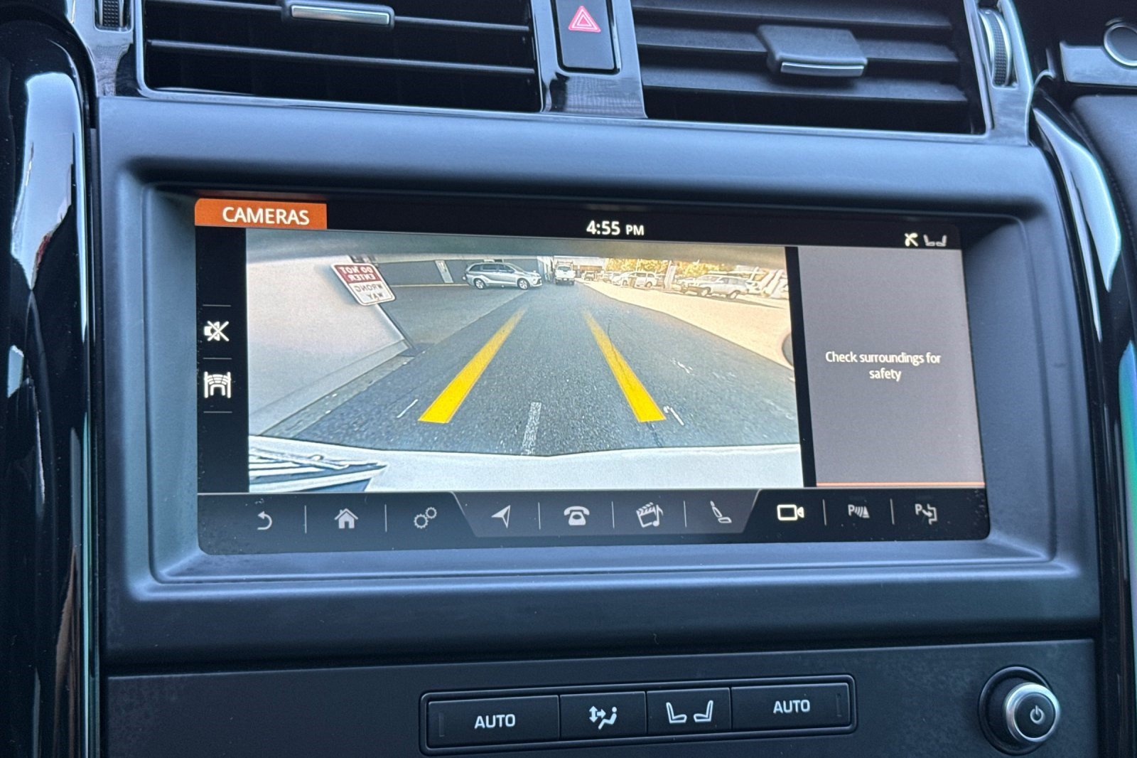 Used 2019 Land Rover Discovery SE AWD/4WD image 21