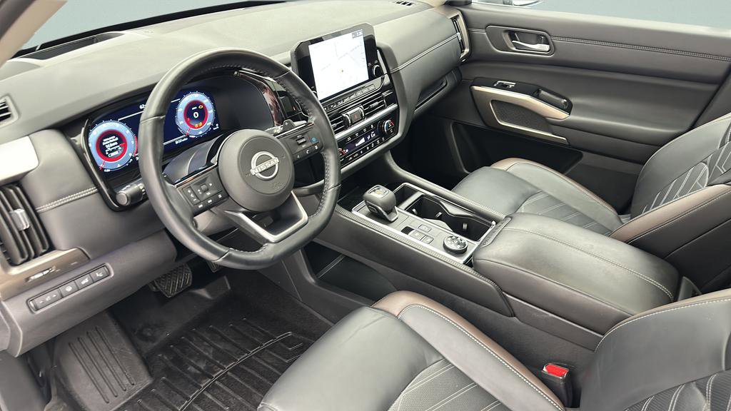 Used 2024 Nissan Pathfinder Platinum AWD/4WD image 17