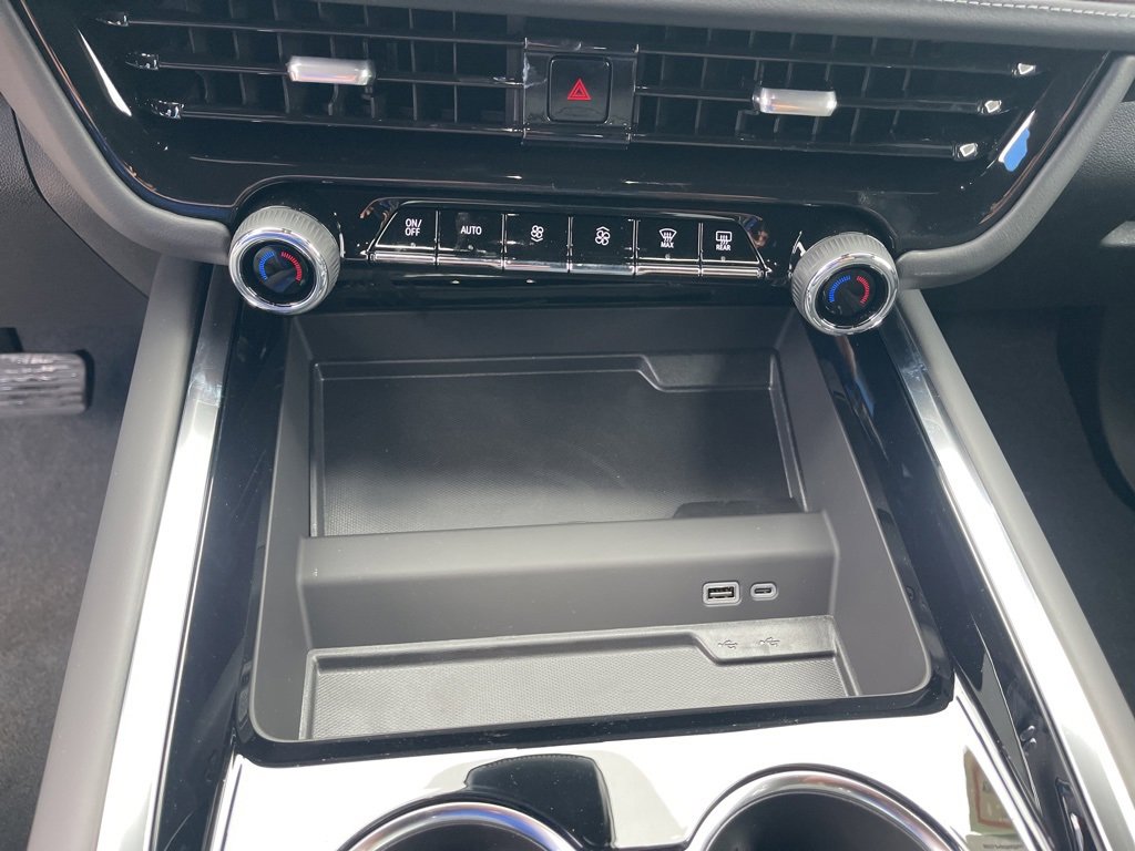 New 2025 Chevrolet Suburban LS image 29