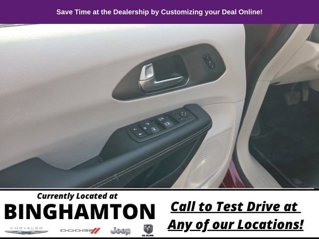 Used 2023 Chrysler Pacifica Touring-L image 14