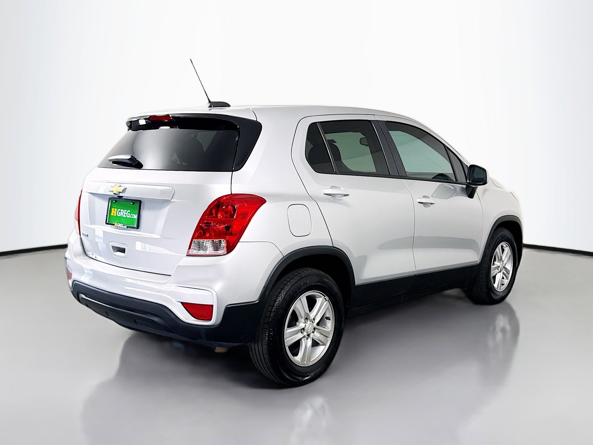 Used 2022 Chevrolet Trax LS w/ Tint and Cruise Package image 10