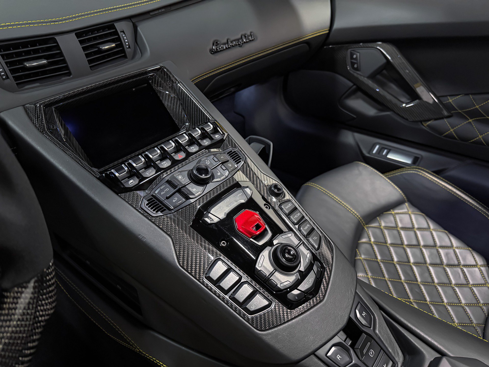 Used 2018 Lamborghini Aventador S AWD/4WD image 19