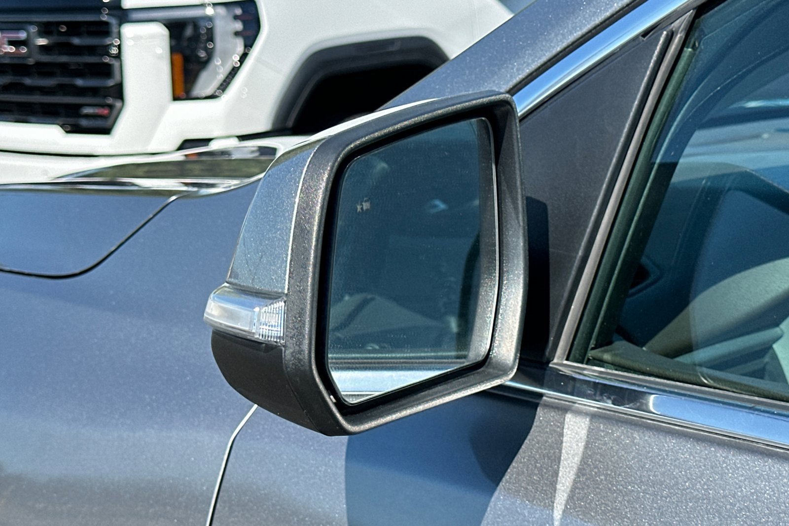 Used 2023 GMC Acadia SLT image 58