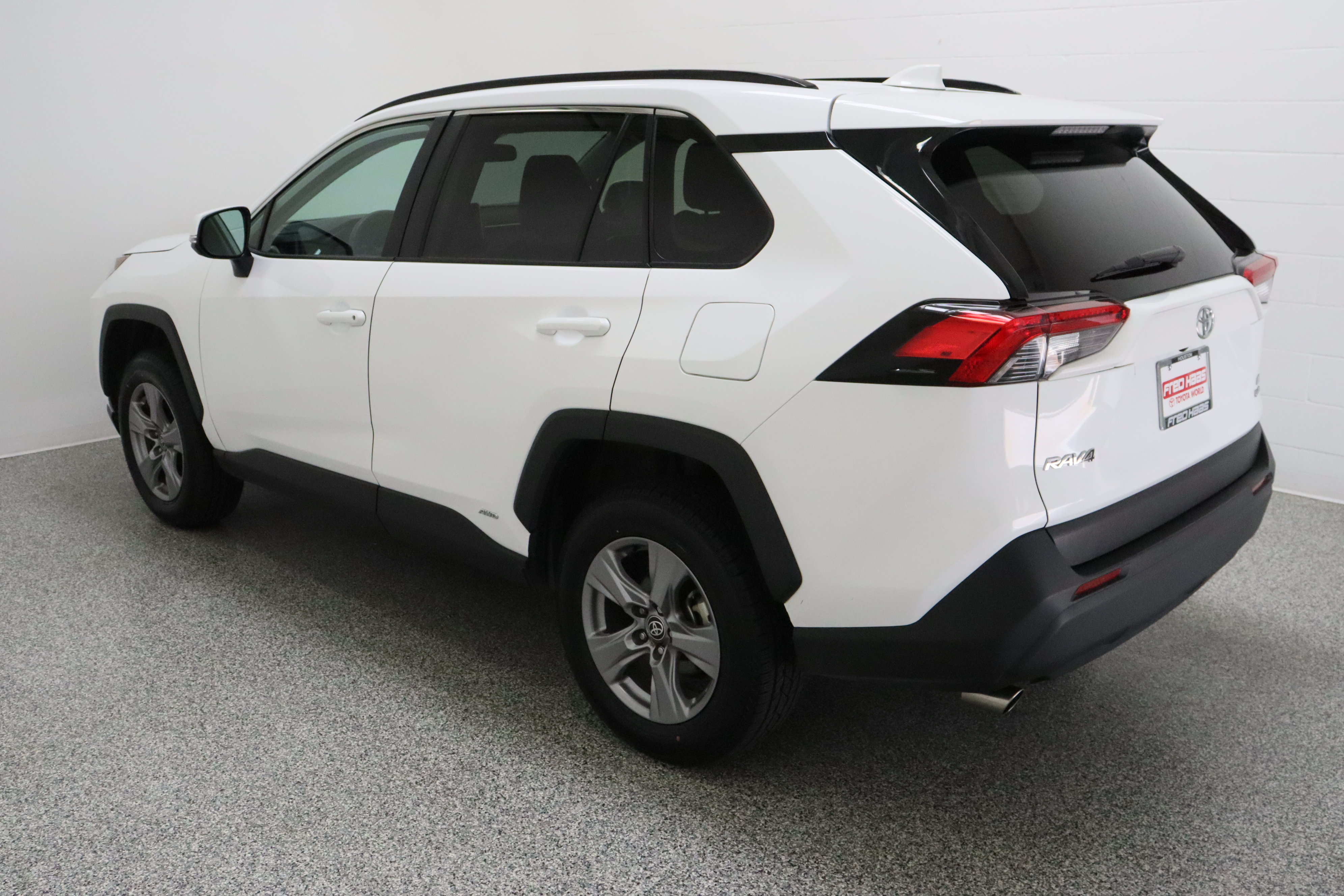 Certified 2025 Toyota RAV4 LE AWD/4WD image 9