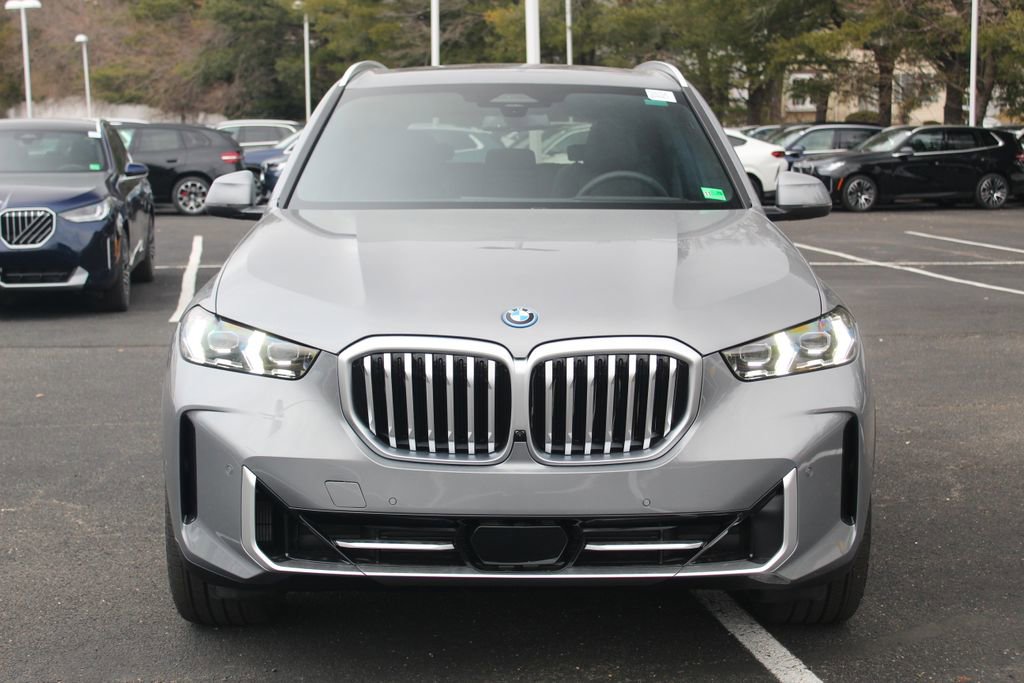 New 2026 BMW X5 xDrive50e image 2