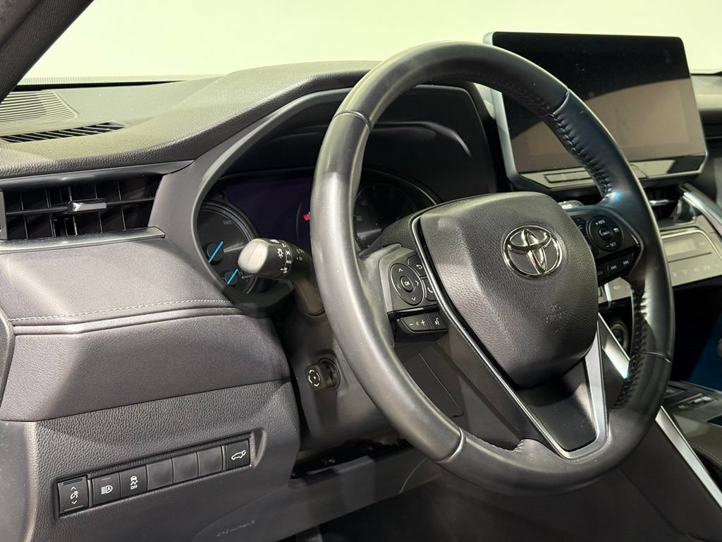 Certified 2023 Toyota Venza XLE AWD/4WD image 17