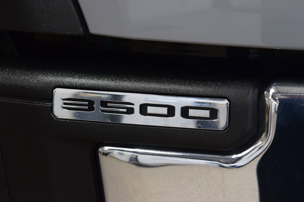 Used 2025 GMC Sierra 3500 Pro w/ Convenience Package image 9