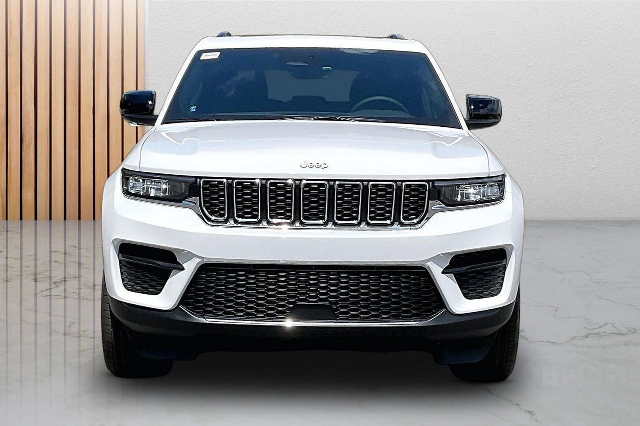 New 2026 Jeep Grand Cherokee Laredo X RWD image 3