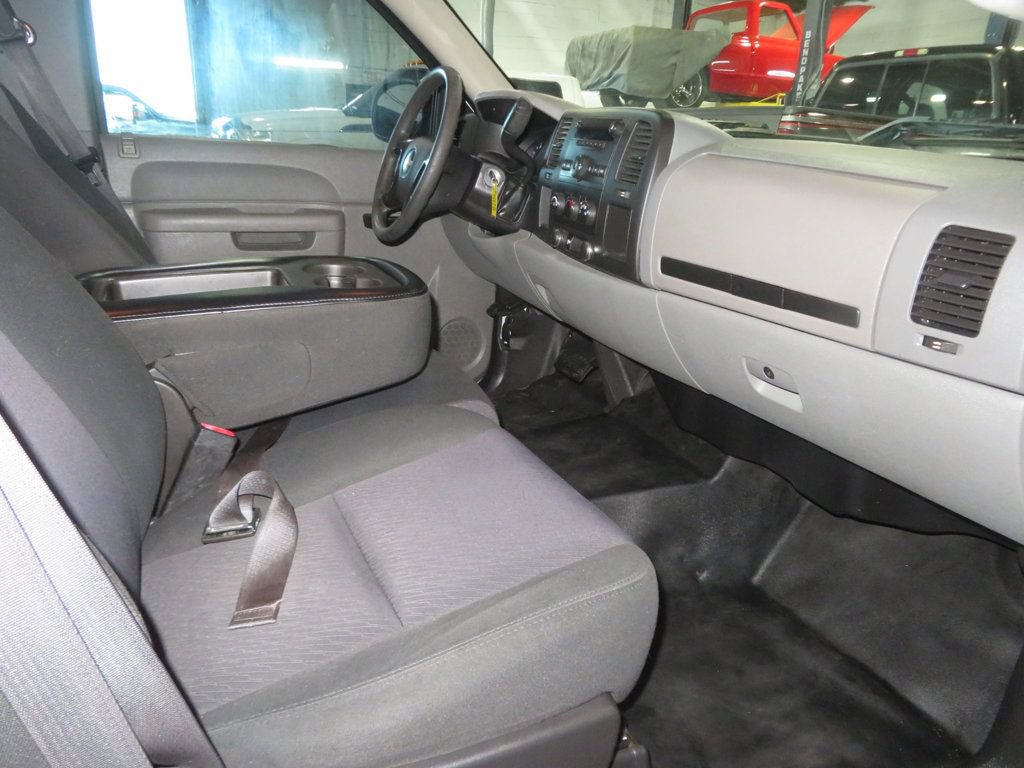 Used 2013 Chevrolet Silverado 1500 W/T image 32