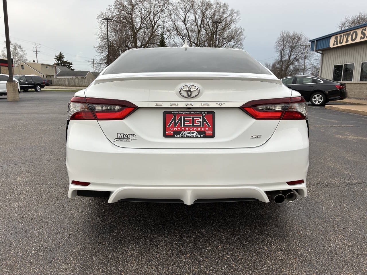 Used 2023 Toyota Camry SE FWD image 11