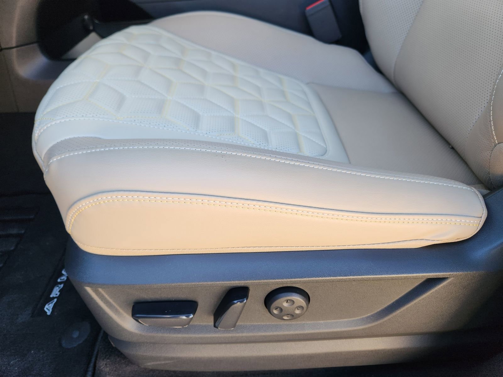 New 2025 Nissan Armada Platinum image 18