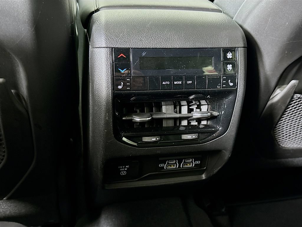 Used 2023 Jeep Grand Cherokee L Limited AWD/4WD image 30