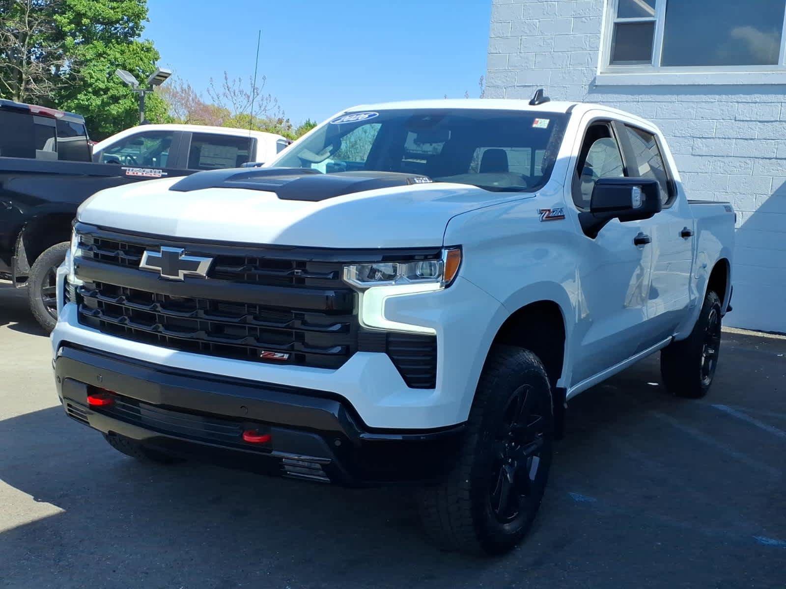 Used 2026 Chevrolet Silverado 1500 LT Trail Boss w/ LT Trail Boss Premium Package AWD/4WD image 3