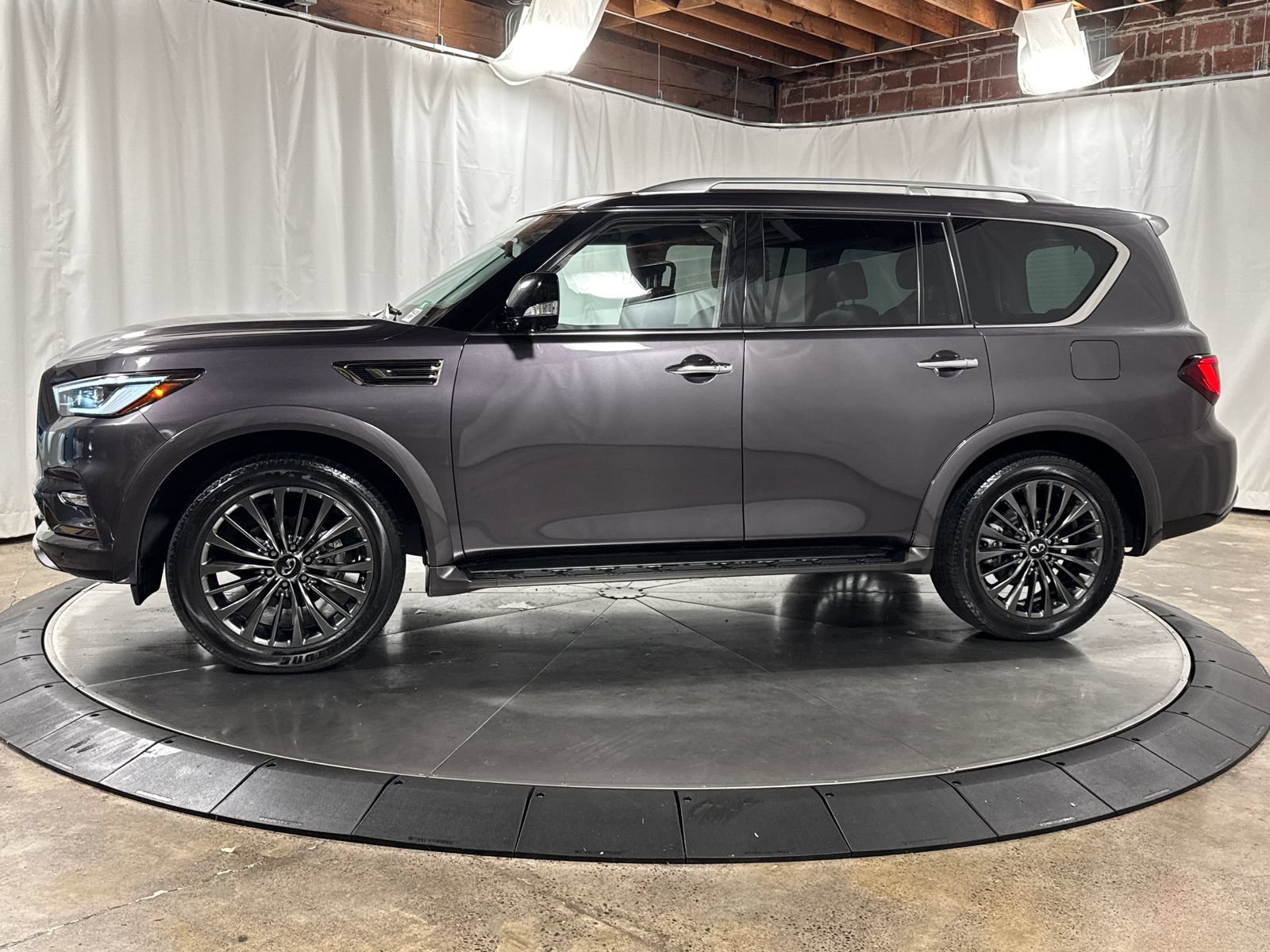 Certified 2023 INFINITI QX80 Premium Select w/ Cargo Package AWD/4WD image 9