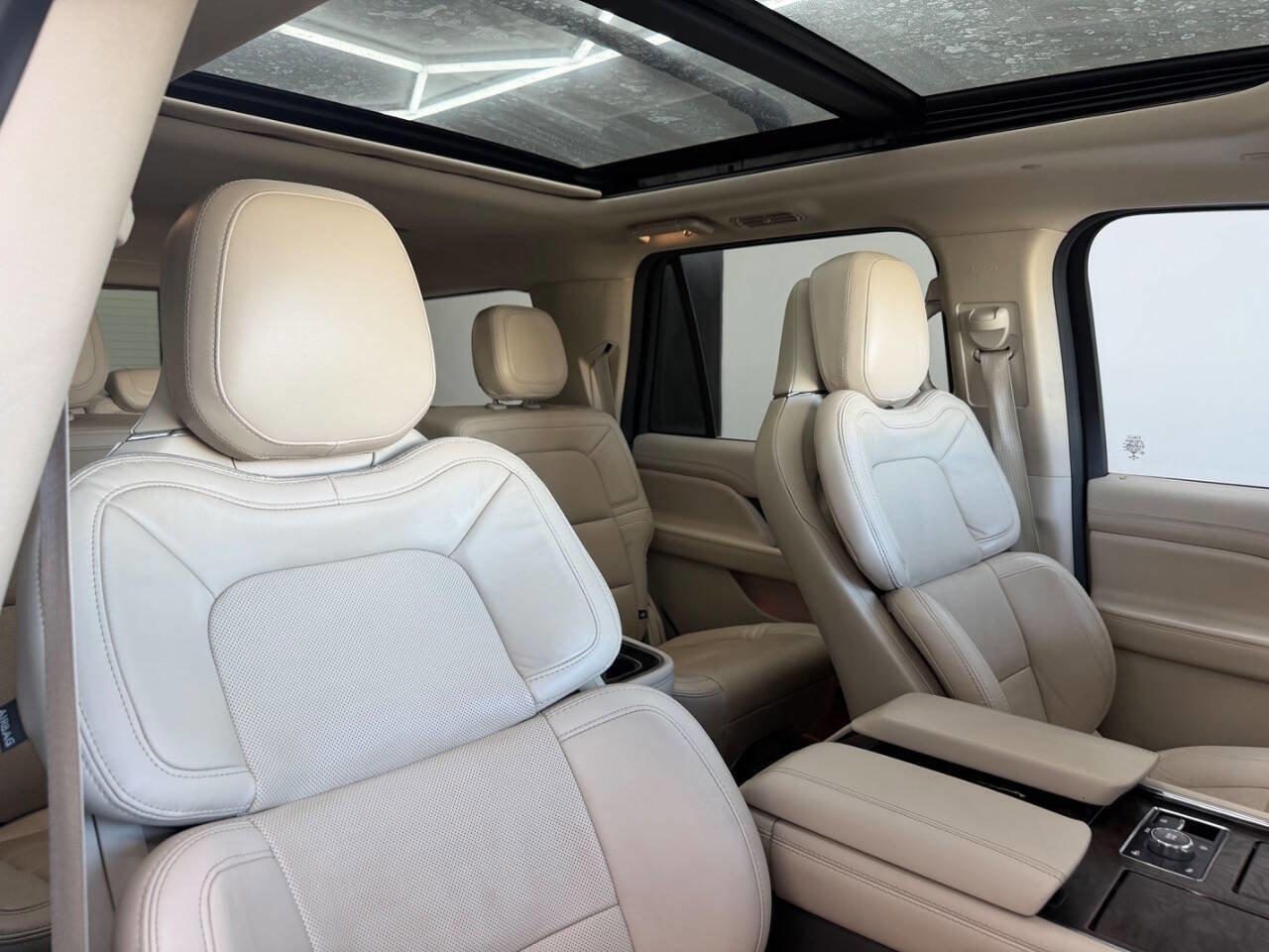 Used 2021 Lincoln Navigator Reserve AWD/4WD image 31